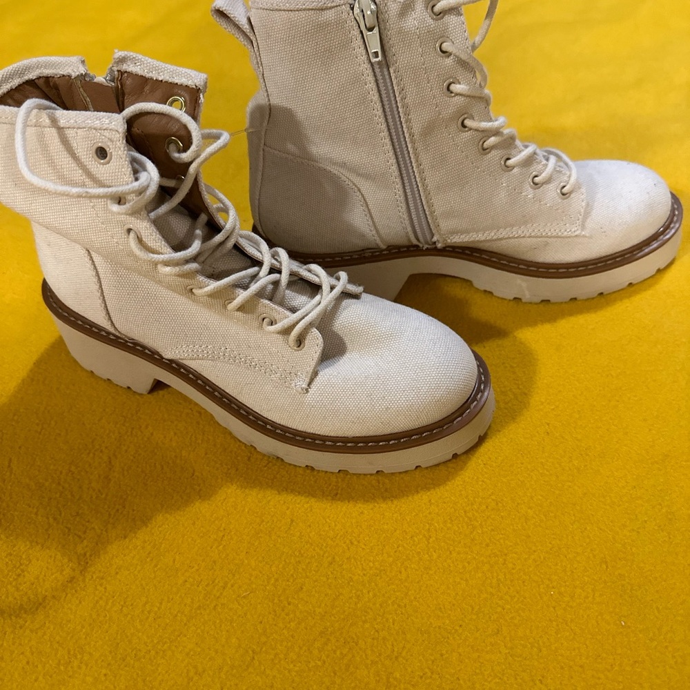 Women's Cream Lace-Up Ankle Boots